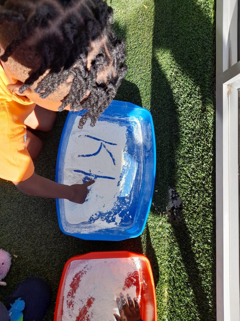 Outdoor whiteboard play